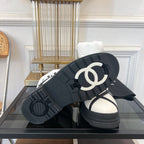SKI BOOTS IN WHITE MIX BLACK QUILTED COTTON