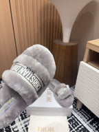 THICK-SOLE SLIPPERS IN PALE GRAY SHEARLING WITH EMBROIDERED LOGO