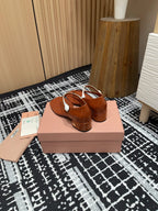 HIGH THONG SANDALS WITH WHITE STRAP IN RED BROWN GLOSSY LAMBSKIN