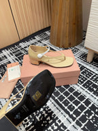 HIGH THONG SANDALS WITH WHITE STRAP IN BEIGE GLOSSY LAMBSKIN