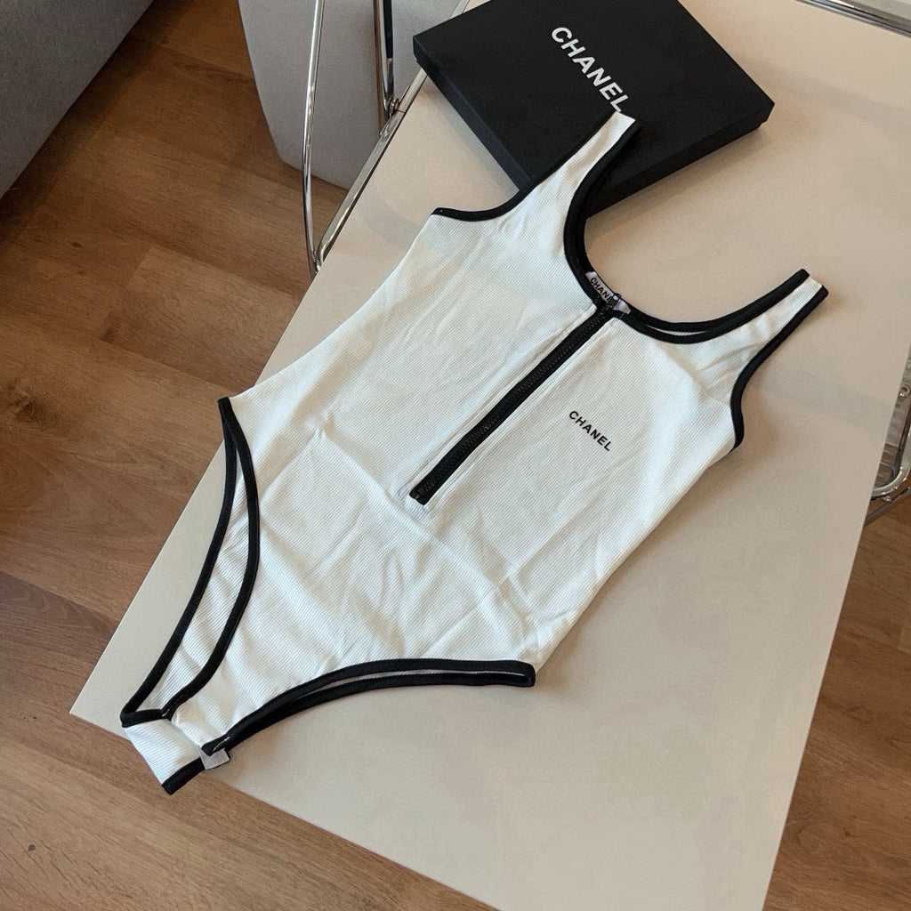 CC BIKINI SWIMSUIT SET IN WHITE AND BLACK TRIM 625974
