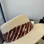 BOATER HAT IN LIGHT BEIGE RAFFIA