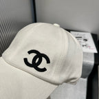 BASEBALL HAT IN WHITE WITH BLACK TRIM 673994