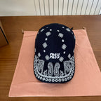 MM BASEBALL CAP IN BLACK WITH WHITE EMBROIDERED PATTERN