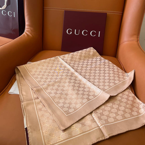 GUCCI 25S SCARF 90 IN SILK 697669