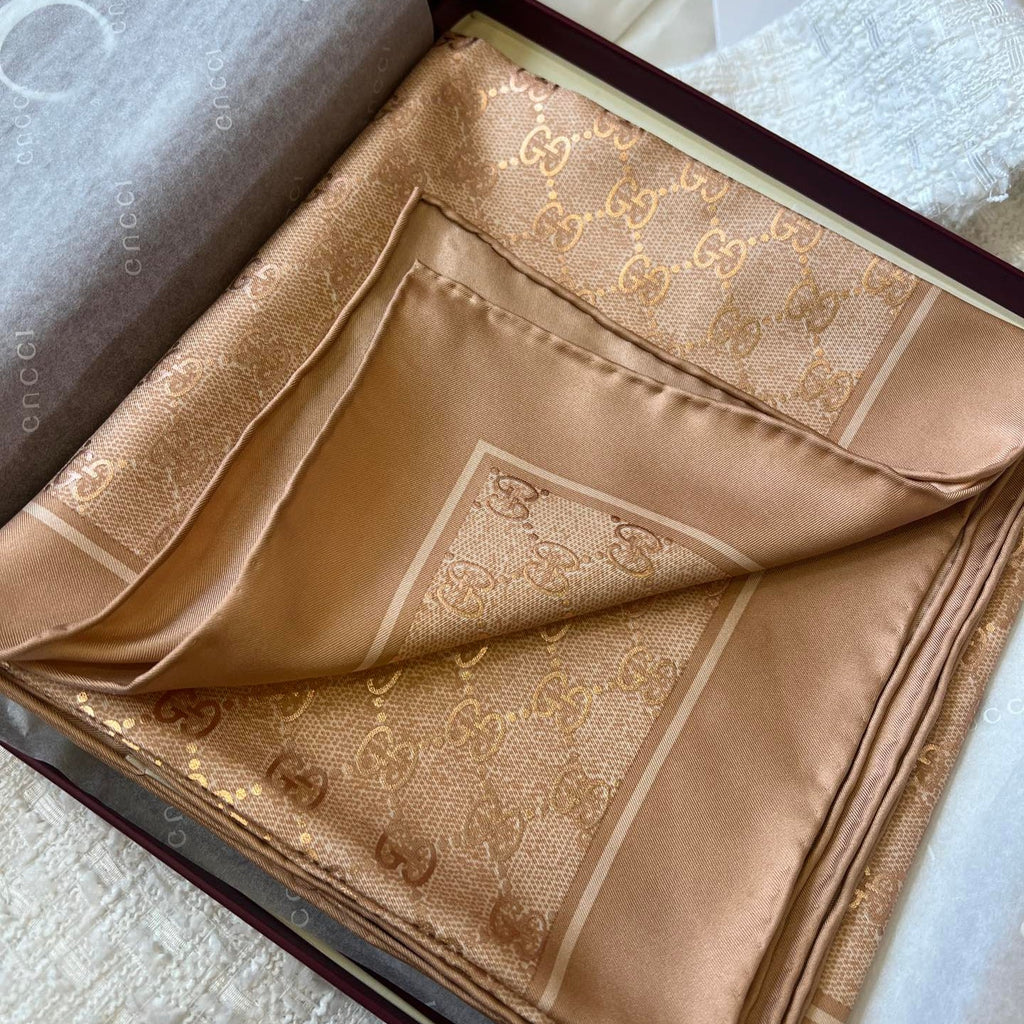 GUCCI 25S SCARF 90 IN SILK 697669