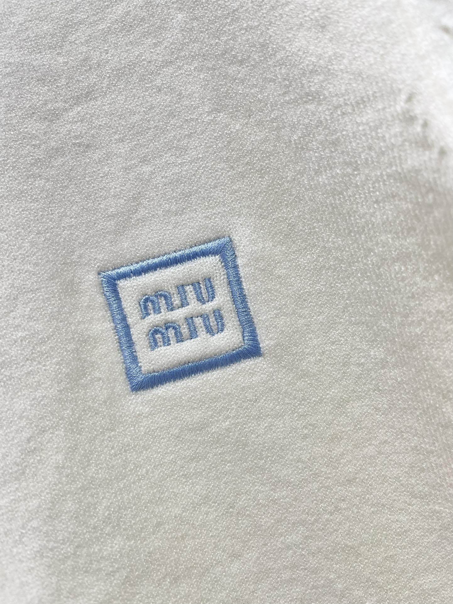 MIUMIU CARDIGAN STYLE 262