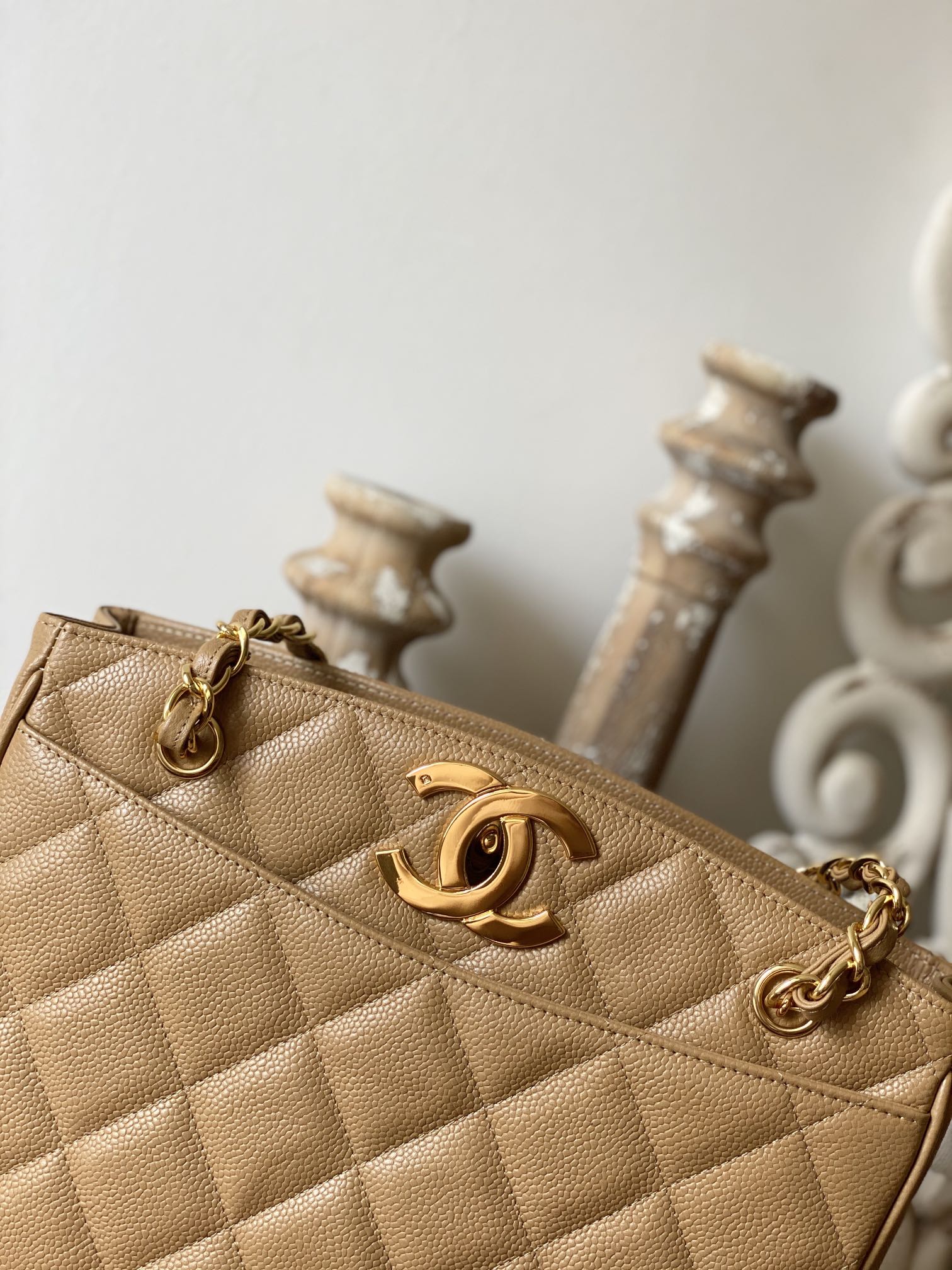 CHL -  Beige Medium Quilted Caviar Tote Bag For Women 28LO/11in