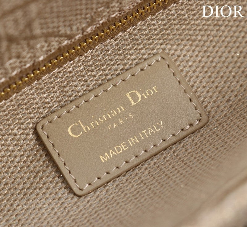 Lusso Official - DYOR FASHION BAGS - 2017