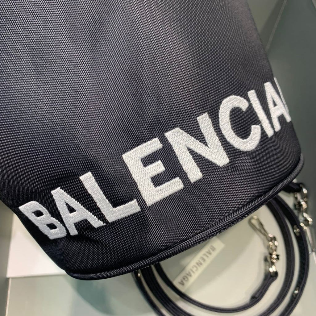 BLN-Ciaga Le Cagole Medium Bucket Bag In Black, For Women,  Bags 11.8in/30LO
