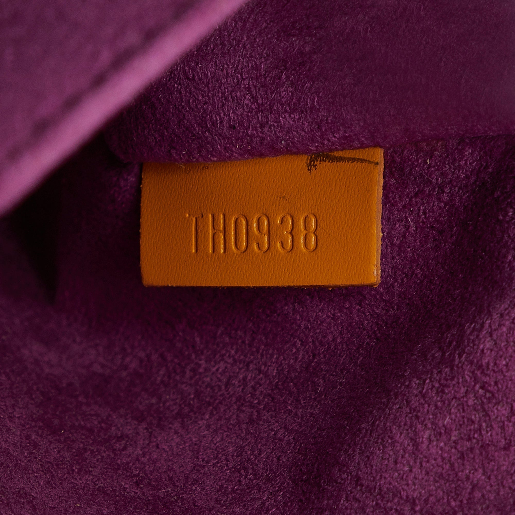 LO-LV bags 2527