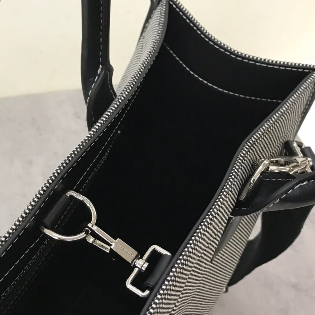 B-Berry - BB  Horseferry Print Cotton Canvas Tote Black/Grey For Women, Women’s Bags, Shoulder And Crossbody Bags 14in/ 35.5LO BUR 80508141