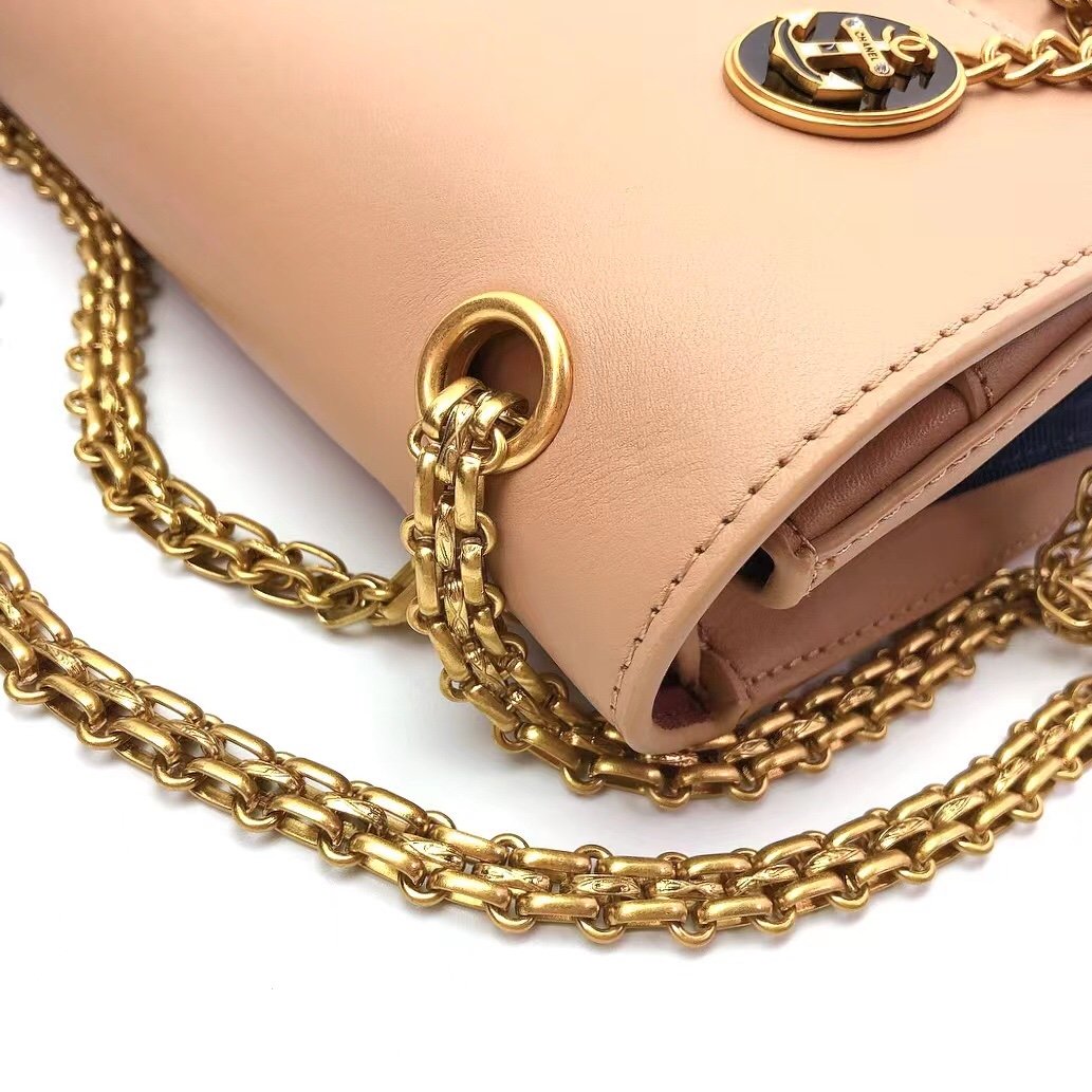 CHL - Maroon Medallion Nude Reissue 2.55 Classic 225 Flap Beige Bag For Women 24LO/9.4in