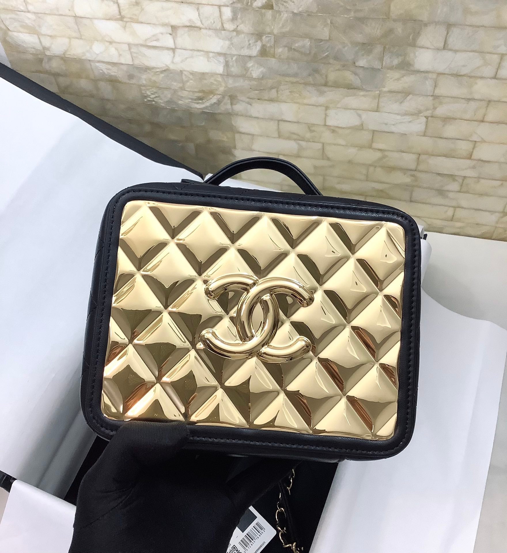 CHL - Vanity Case Black With Gold Metal For Women Handbags, Shoulder And Crossbody Bags 7.2in/19LO AS2900