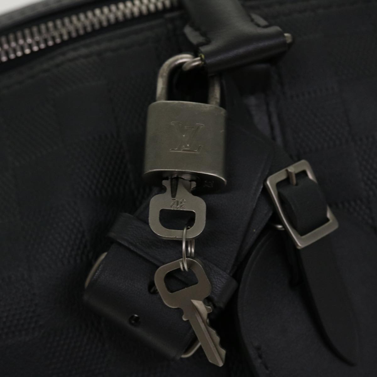 LO-LV bags 1695
