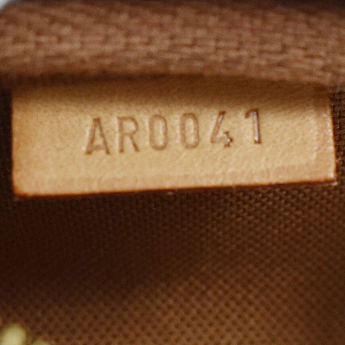 LO-LV bags 1046