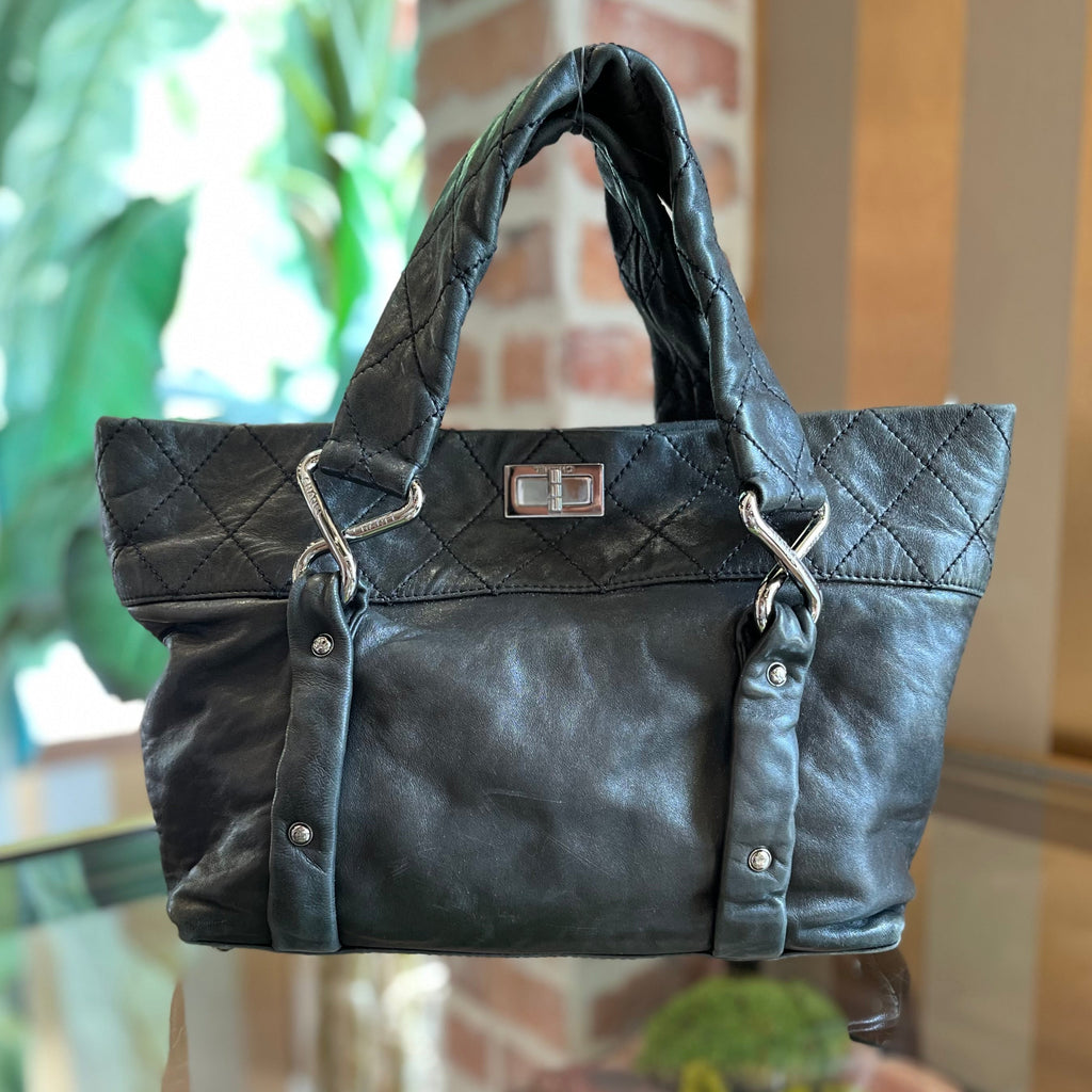 CHL 8 Knots Quilted Lambskin Tote Bag