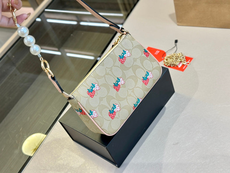 LO - CCH Bags - 098