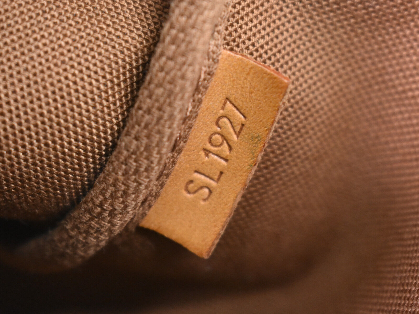 LO-LV bags 1140