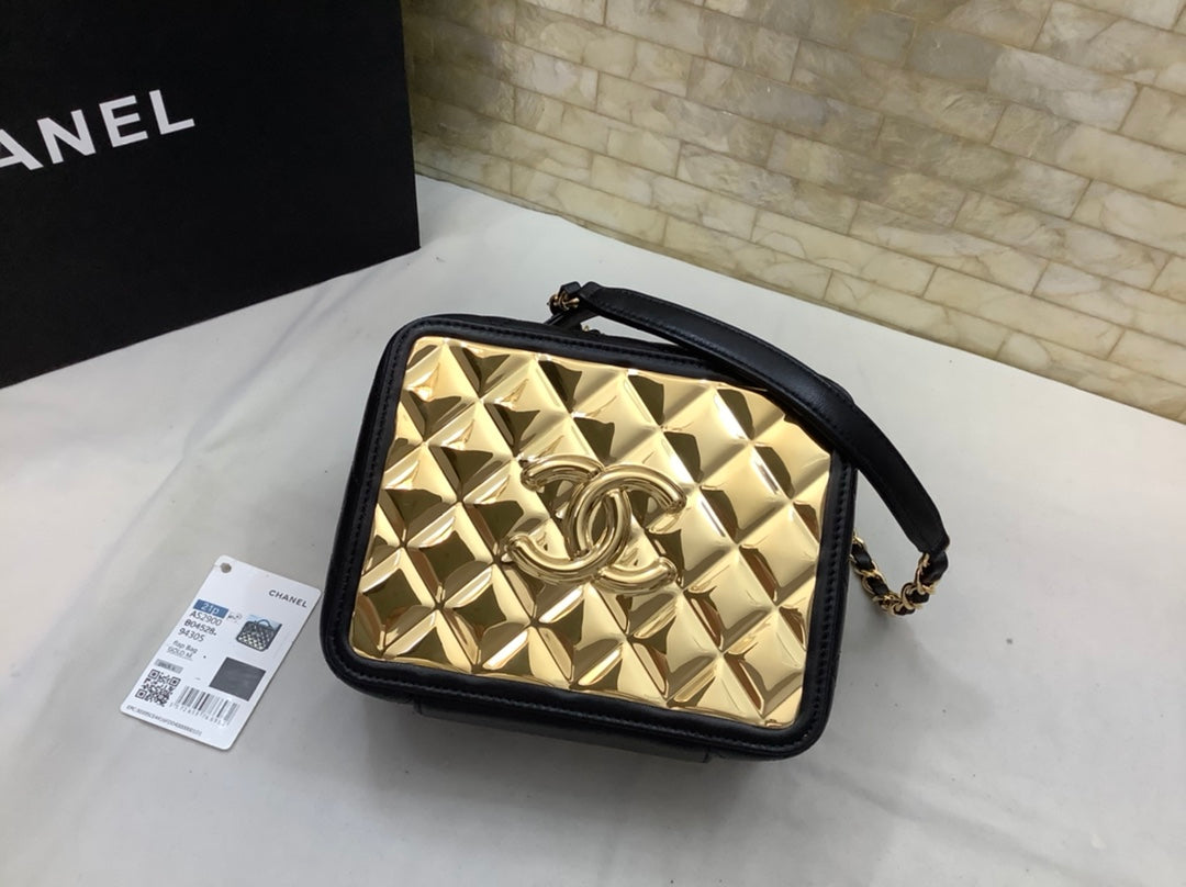 CHL - Vanity Case Black With Gold Metal For Women Handbags, Shoulder And Crossbody Bags 7.2in/19LO AS2900