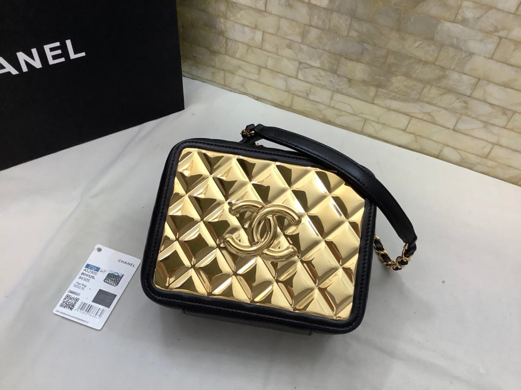 CHL - Vanity Case Black With Gold Metal For Women Handbags, Shoulder And Crossbody Bags 7.2in/19LO AS2900