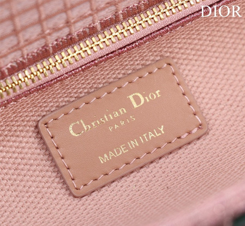 Lusso Official - DYOR FASHION BAGS - 2015