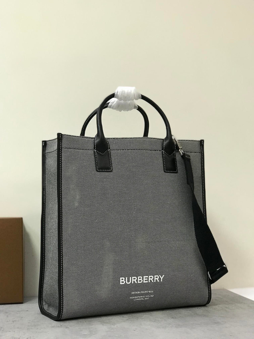B-Berry - BB  Horseferry Print Cotton Canvas Tote Black/Grey For Women, Women’s Bags, Shoulder And Crossbody Bags 14in/ 35.5LO BUR 80508141