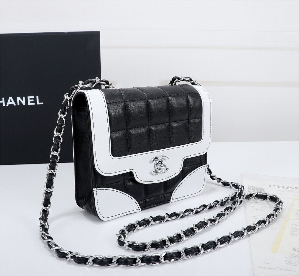 CHL -  19 Handbag 7in/18LO Black/White For Women