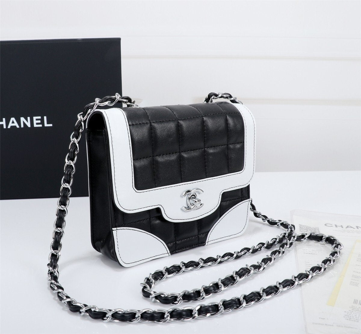 CHL -  19 Handbag 7in/18LO Black/White For Women