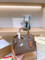 LO - CCH Bags - 105
