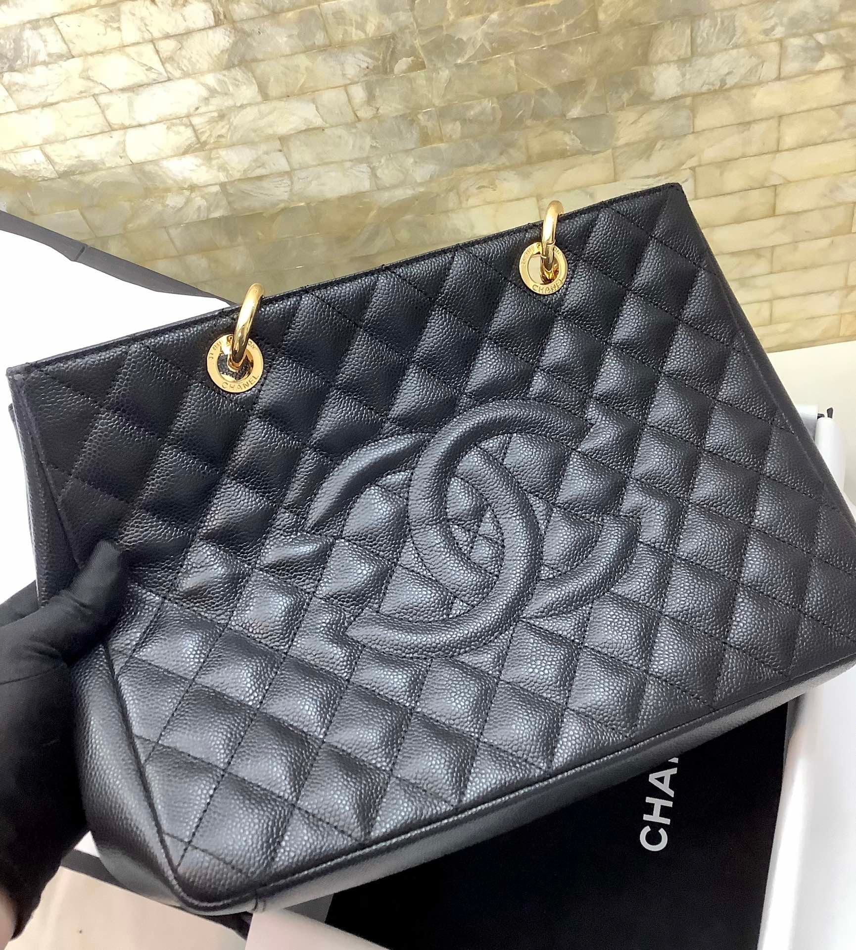 CHL -  Classic Tote Bag Gold Toned Hardware Black For Women 13.3in/34LO