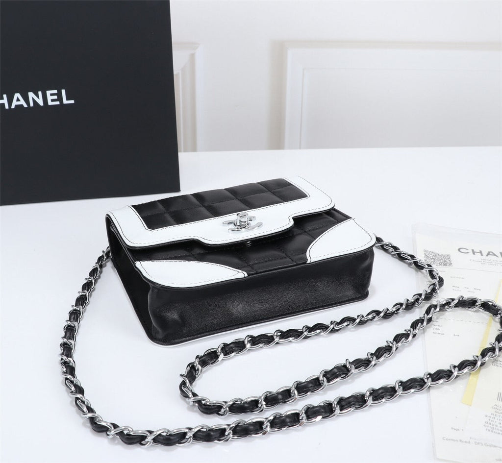 CHL -  19 Handbag 7in/18LO Black/White For Women
