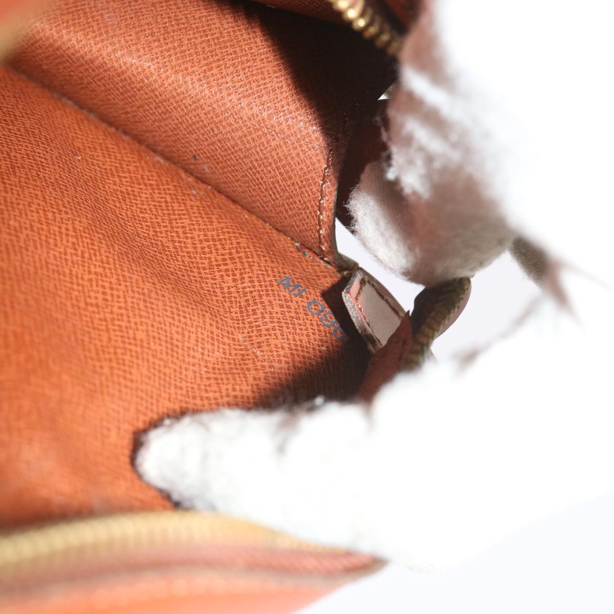 LO-LV bags 2421