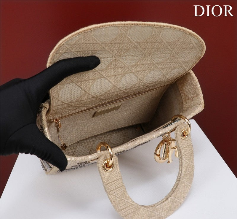 Lusso Official - DYOR FASHION BAGS - 2017