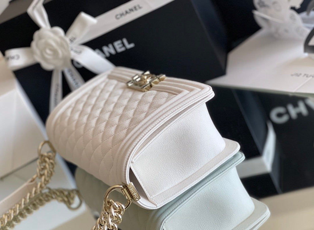 CHL - Medium Classic Flap Bag 25LO White For Women A67086