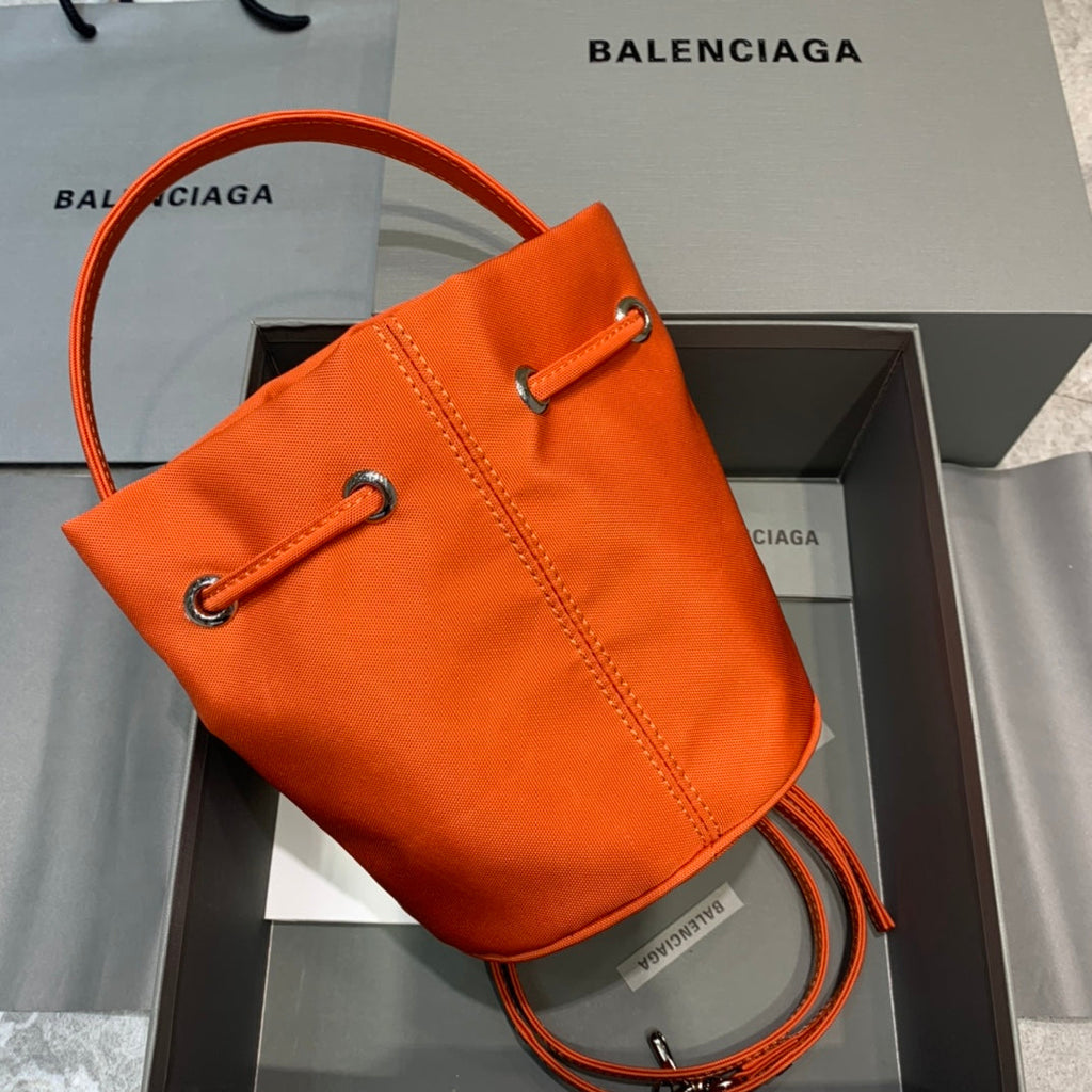 BLN-Ciaga Le Cagole Medium Bucket Bag In Orange, For Women,  Bags 11.8in/30LO