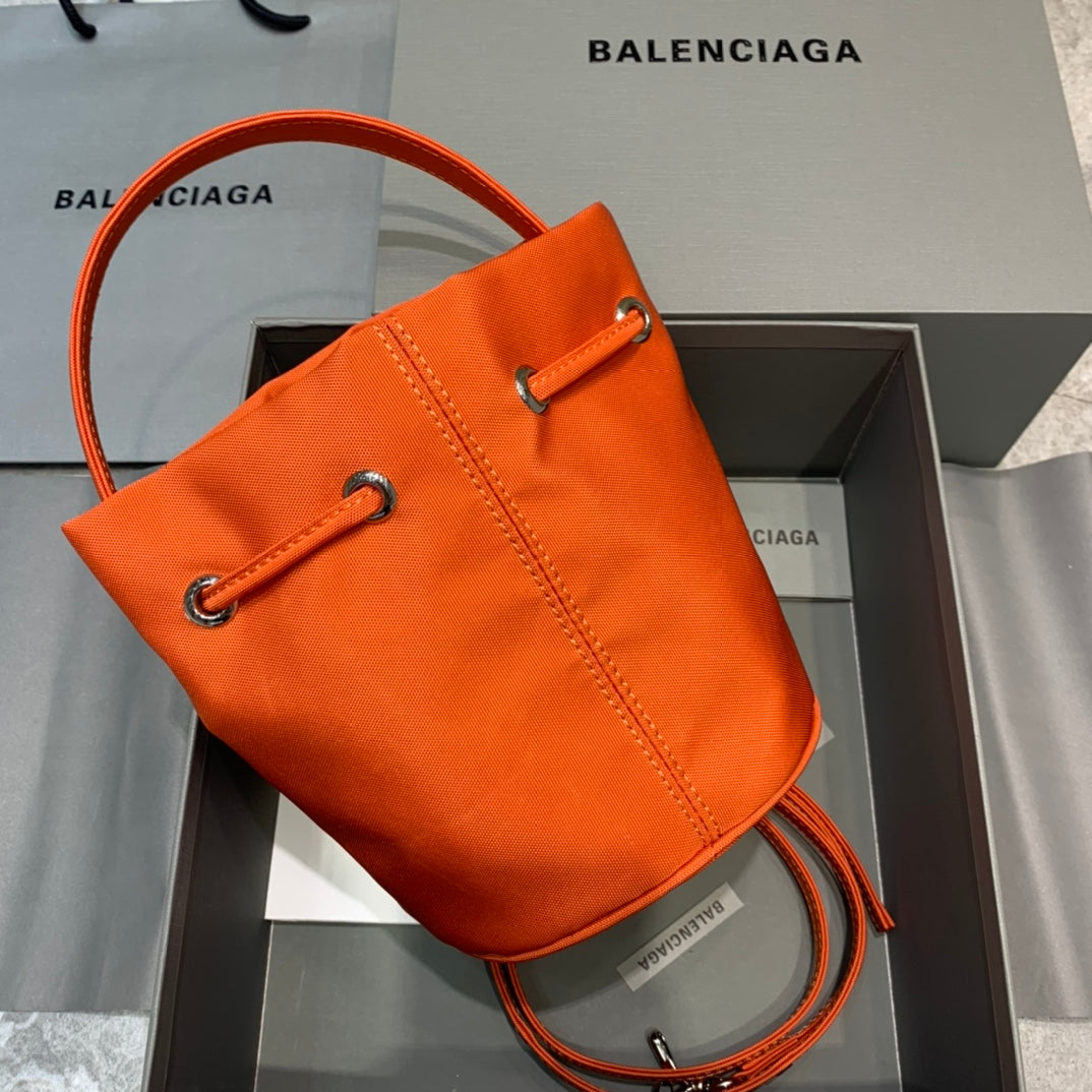 BLN-Ciaga Le Cagole Medium Bucket Bag In Orange, For Women,  Bags 11.8in/30LO