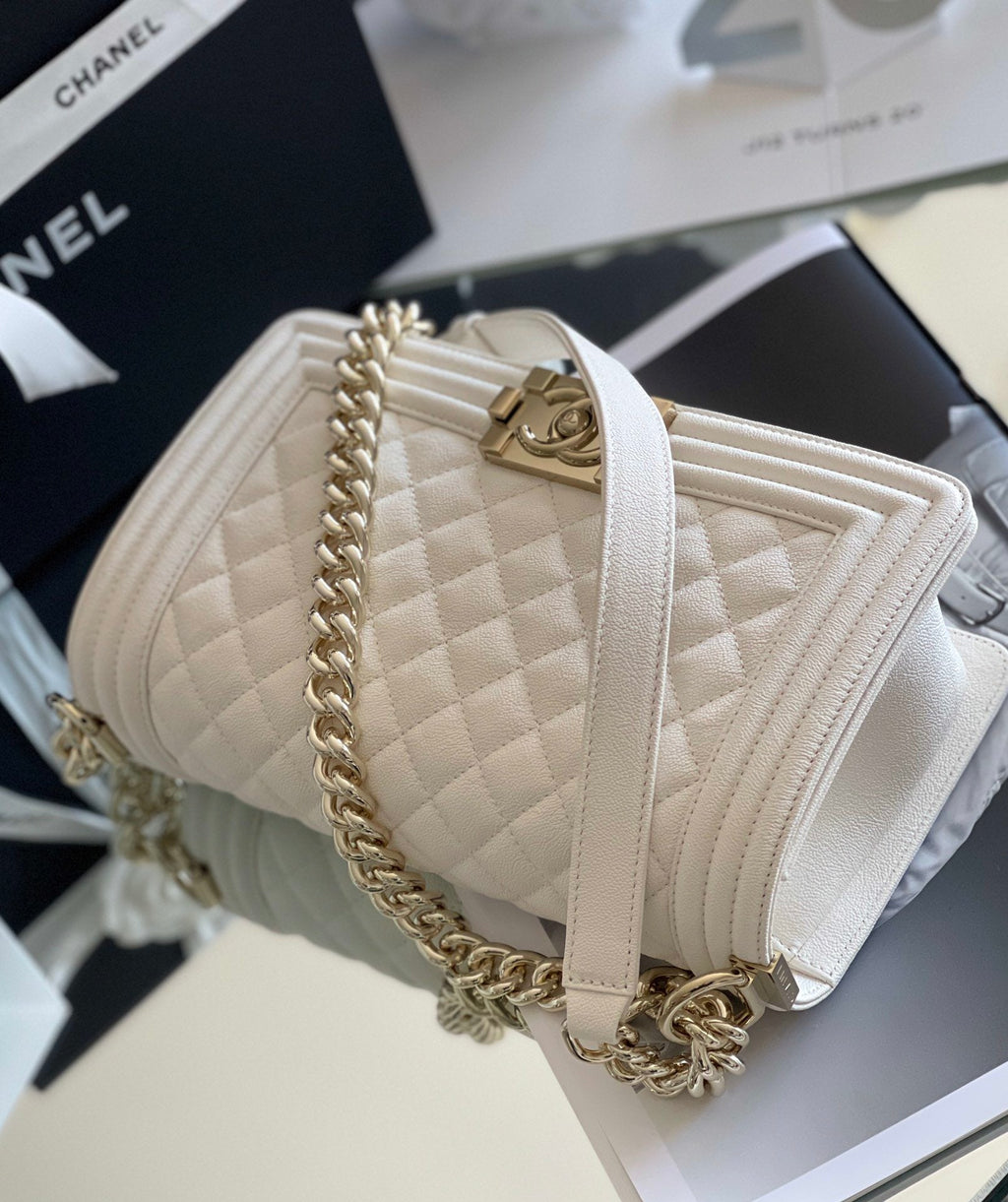 CHL - Medium Classic Flap Bag 25LO White For Women A67086