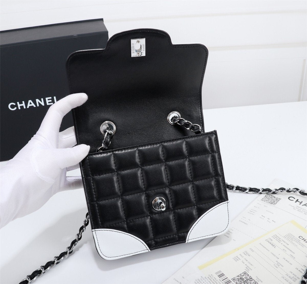 CHL -  19 Handbag 7in/18LO Black/White For Women