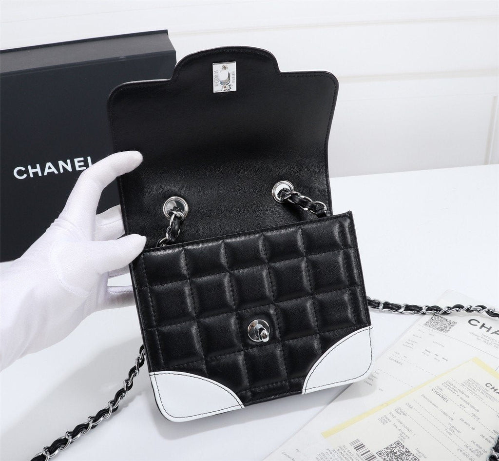 CHL -  19 Handbag 7in/18LO Black/White For Women