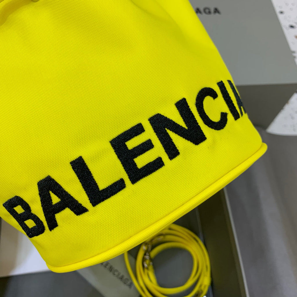 BLN-Ciaga Le Cagole Medium Bucket Bag In Yellow, For Women,  Bags 11.8in/30LO