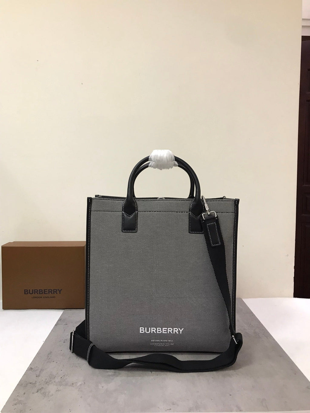 B-Berry - BB  Horseferry Print Cotton Canvas Tote Black/Grey For Women, Women’s Bags, Shoulder And Crossbody Bags 14in/ 35.5LO BUR 80508141