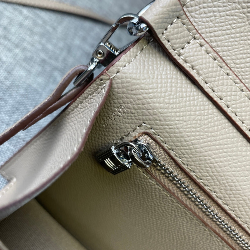 LO - HMS Luxury Bags - 470