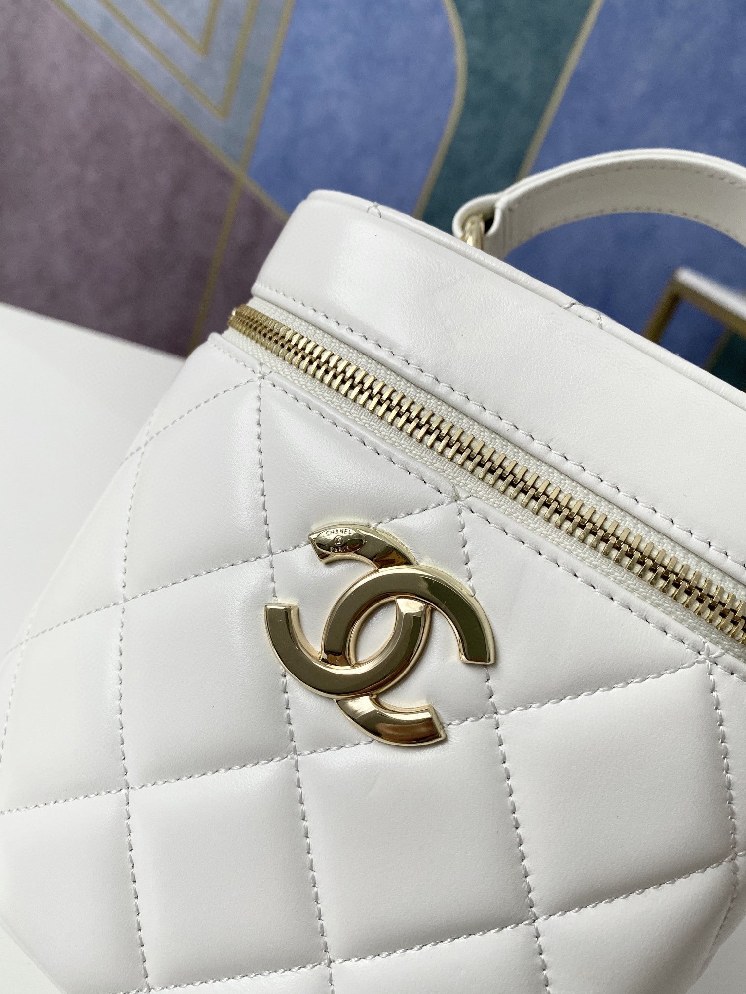 CHL - Vanity Case Gold Hardware White For Women Handbags, Shoulder Bags 9.4in/24LO 