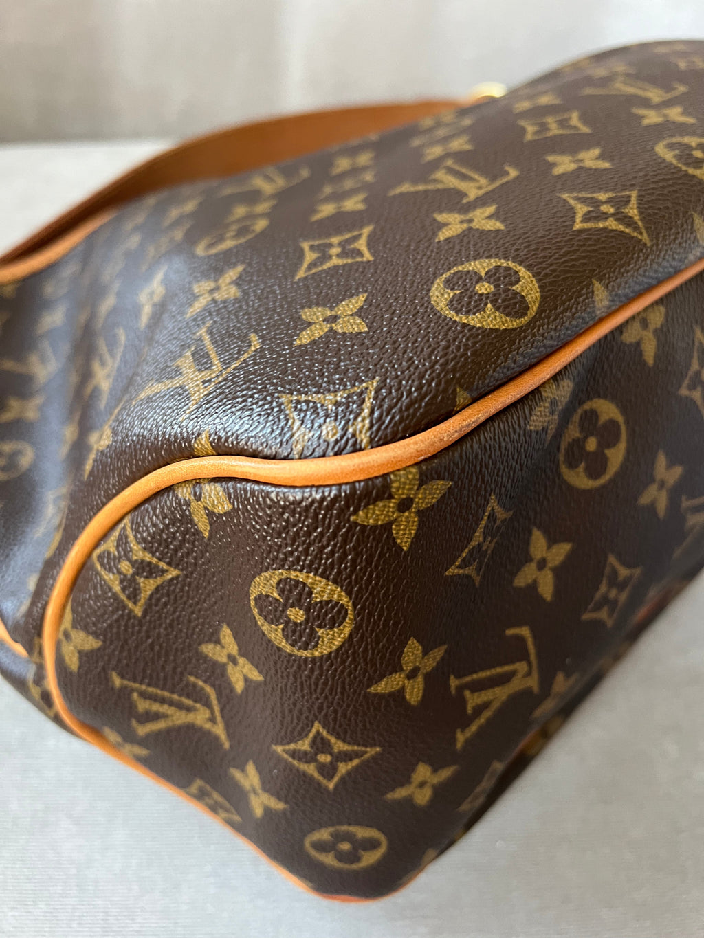LO-LV bags 2098