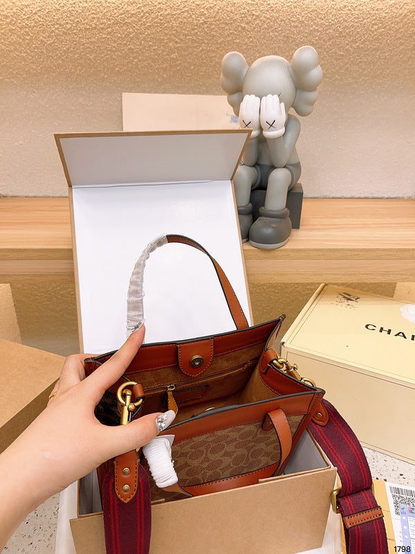 LO - CCH Bags - 011