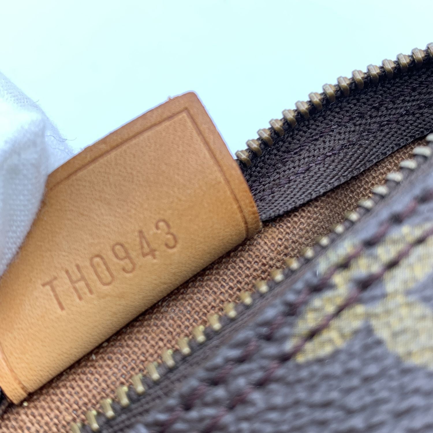 LO-LV bags 2855