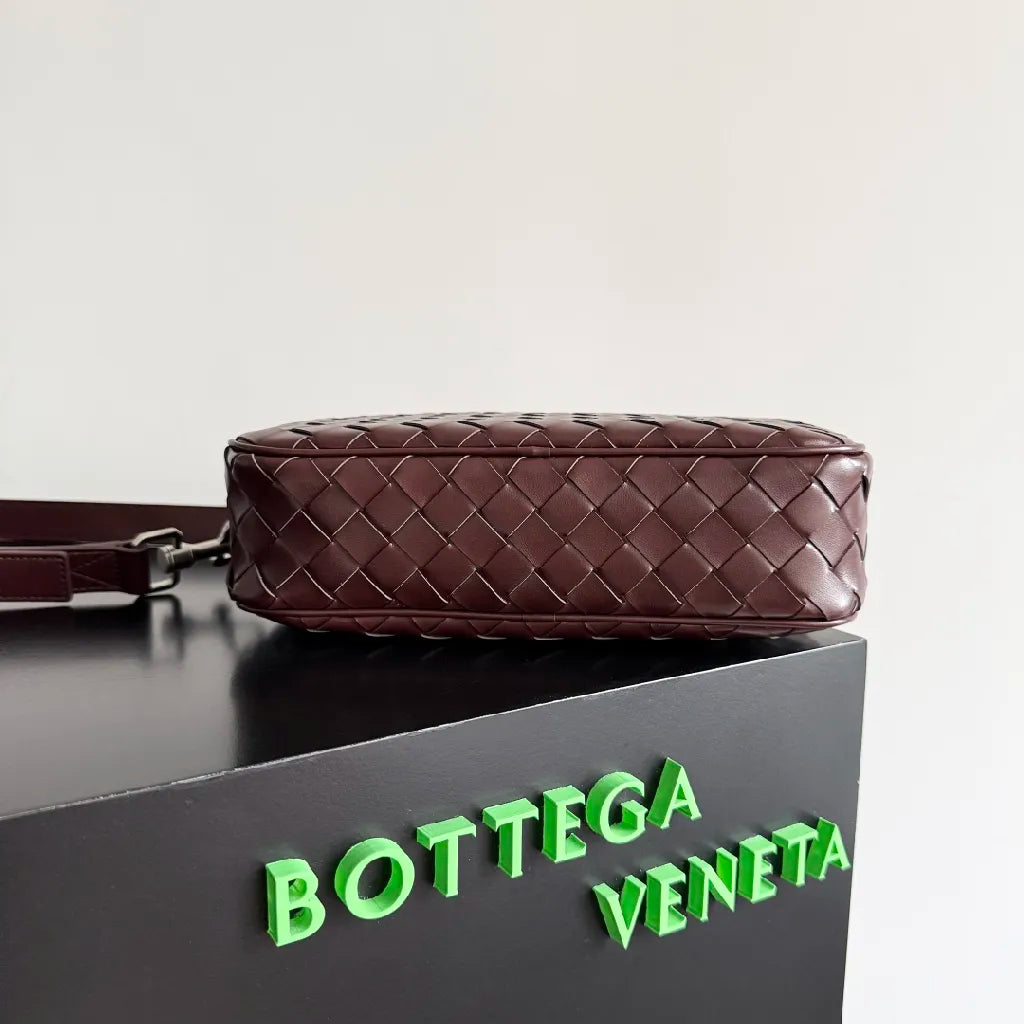 BV 25 Small Intrecciato Camera Bag 24.5cm Barolo Cowhide HW