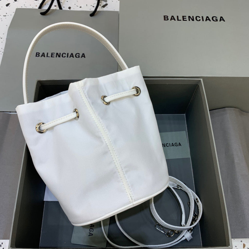 BLN-Ciaga Le Cagole Medium Bucket Bag In White, For Women,  Bags 11.8in/30LO