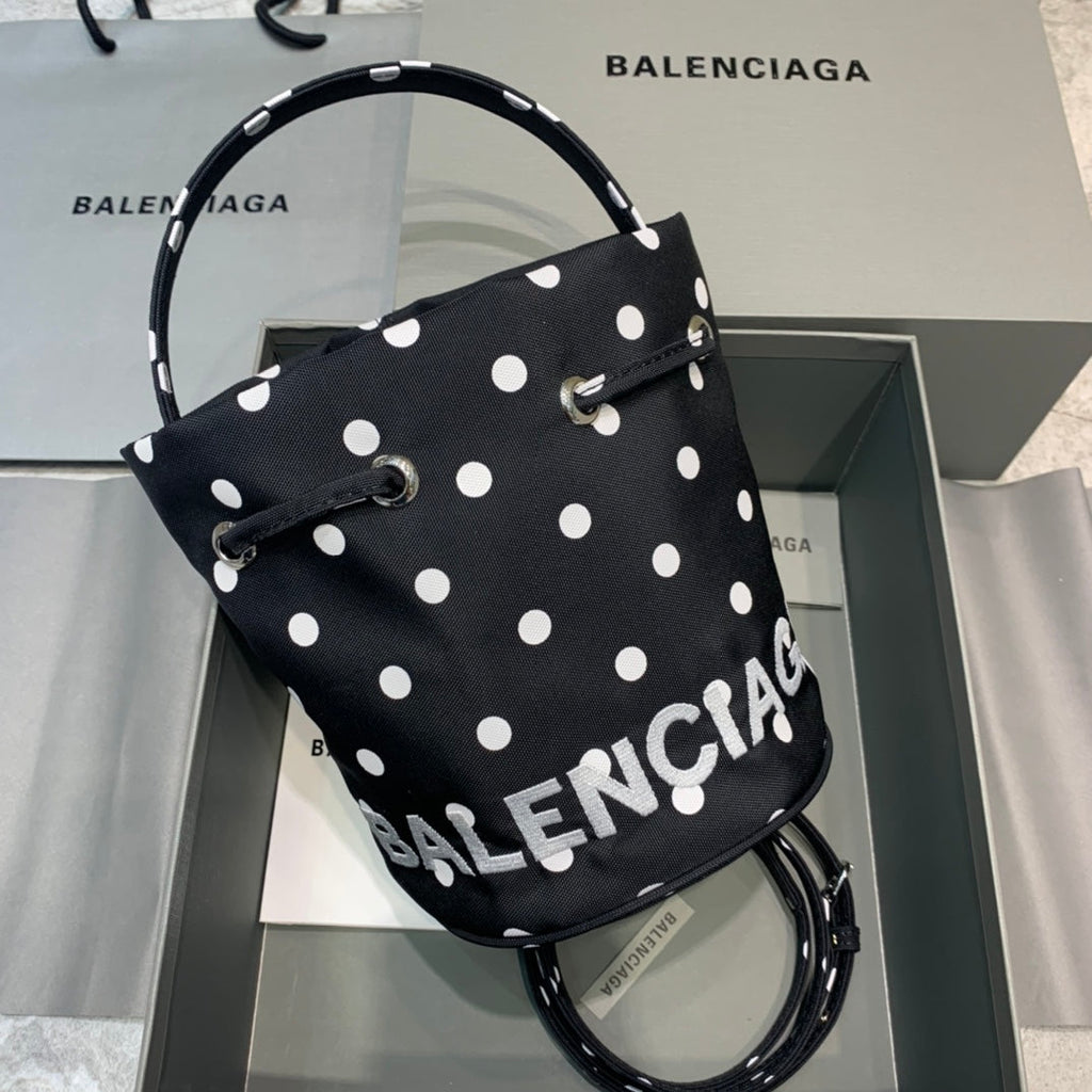 BLN-Ciaga Le Cagole Medium Bucket Bag In Black, For Women,  Bags 11.8in/30LO